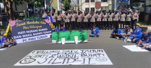 Kenapa Massa PMII Bawa Keranda Mayat Saat Demo Bupati Dan Wabup Tuban